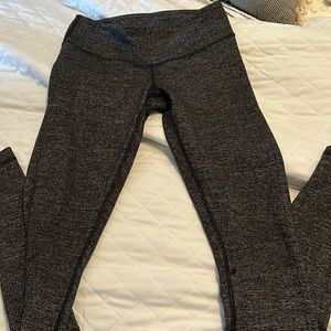 Lululemon Herringbone Gray and Black leggings. Size 4